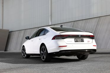 2025 Honda Accord e:HEV RS vs Toyota Camry SL: Spec Battle