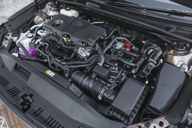 2025 Honda Accord e:HEV RS vs Toyota Camry SL: Spec Battle