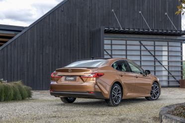 2025 Honda Accord e:HEV RS vs Toyota Camry SL: Spec Battle