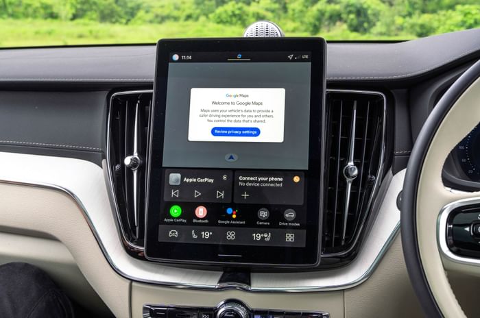 2025 Volvo XC60 facelift touchscreen infotainment