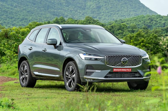 2025 Volvo XC60 facelift front right static