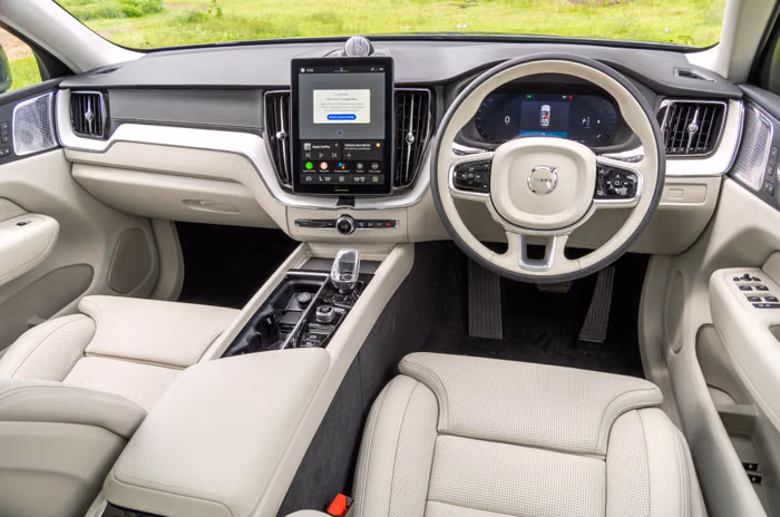 2025 Volvo XC60 facelift interior