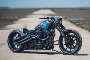 Custom Harley-Davidson Breakout by Fangster