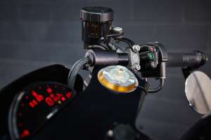 Custom Honda CBX750 by Ellaspede