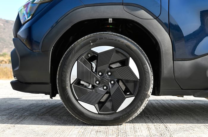 Maruti e Vitara alloy wheel Maruti e Vitara alloy wheel