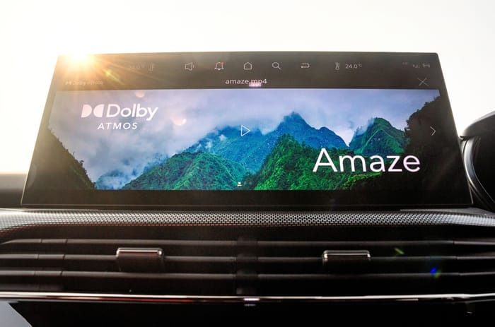 Tata Safari petrol infotainment touchscreen